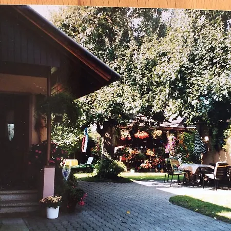 Gastehaus Wengert Homestay *